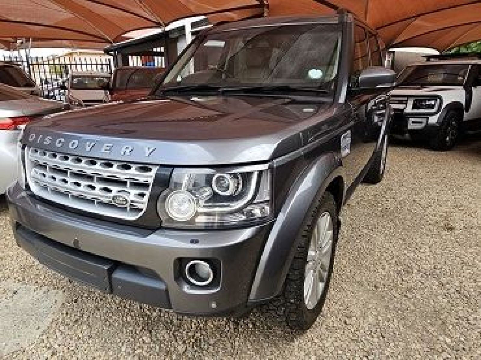 Land Rover Discovery 4 HSE in Namibia