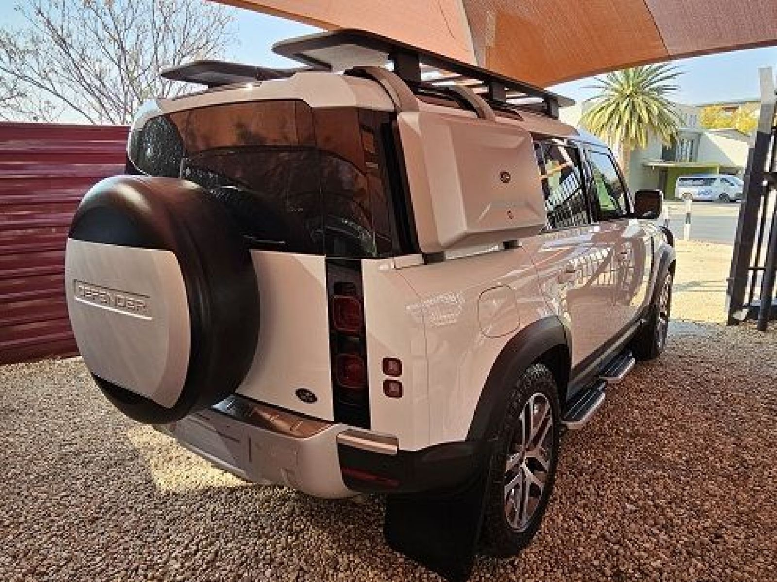 2021 Land Rover Defender 110 P400 HSE (294kw) photo