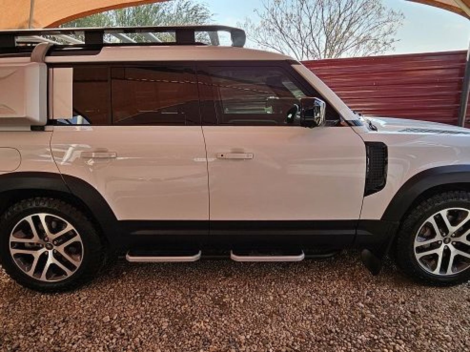 2021 Land Rover Defender 110 P400 HSE (294kw) photo