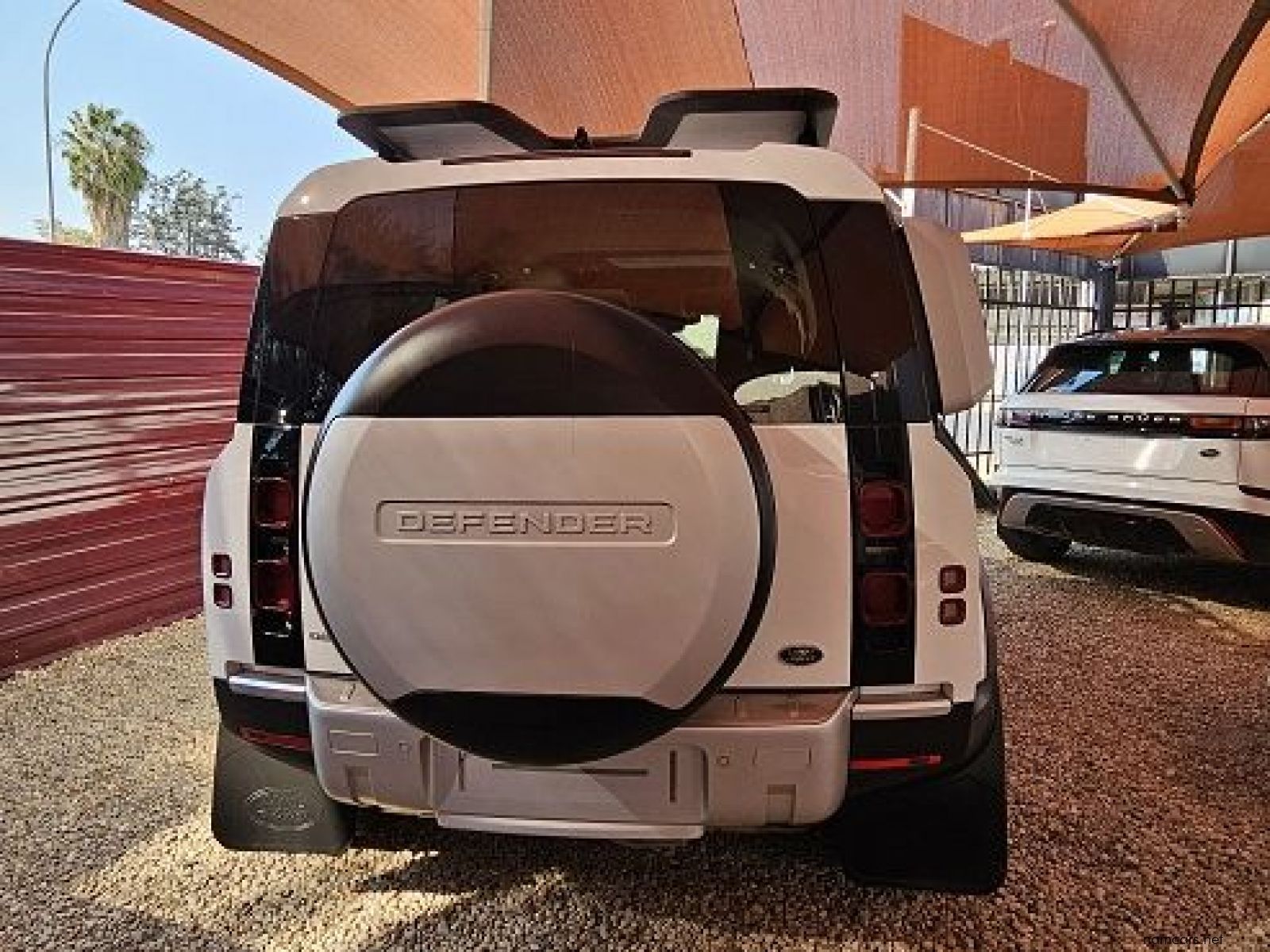 2021 Land Rover Defender 110 P400 HSE (294kw) photo
