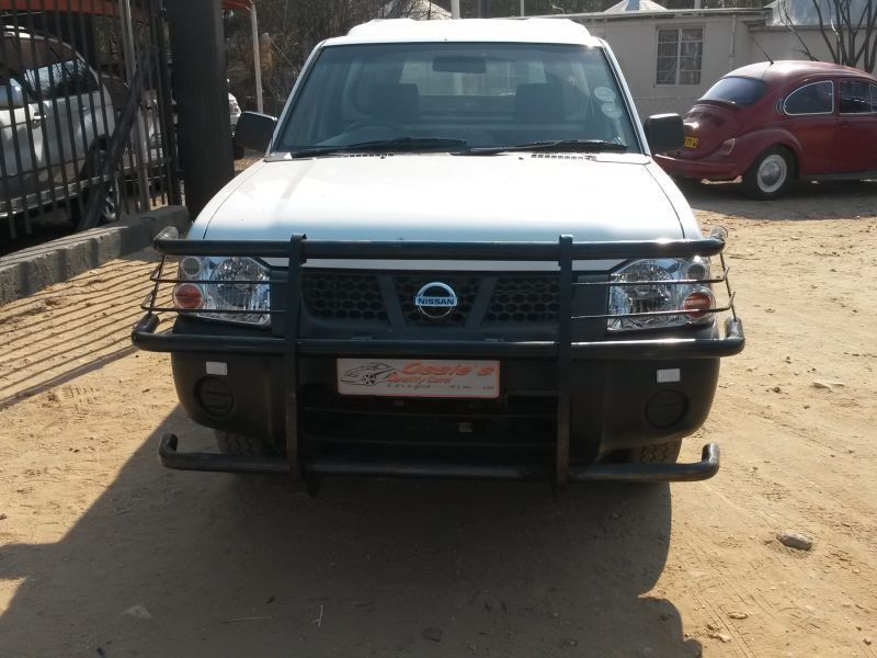 2012 Nissan NP300 photo