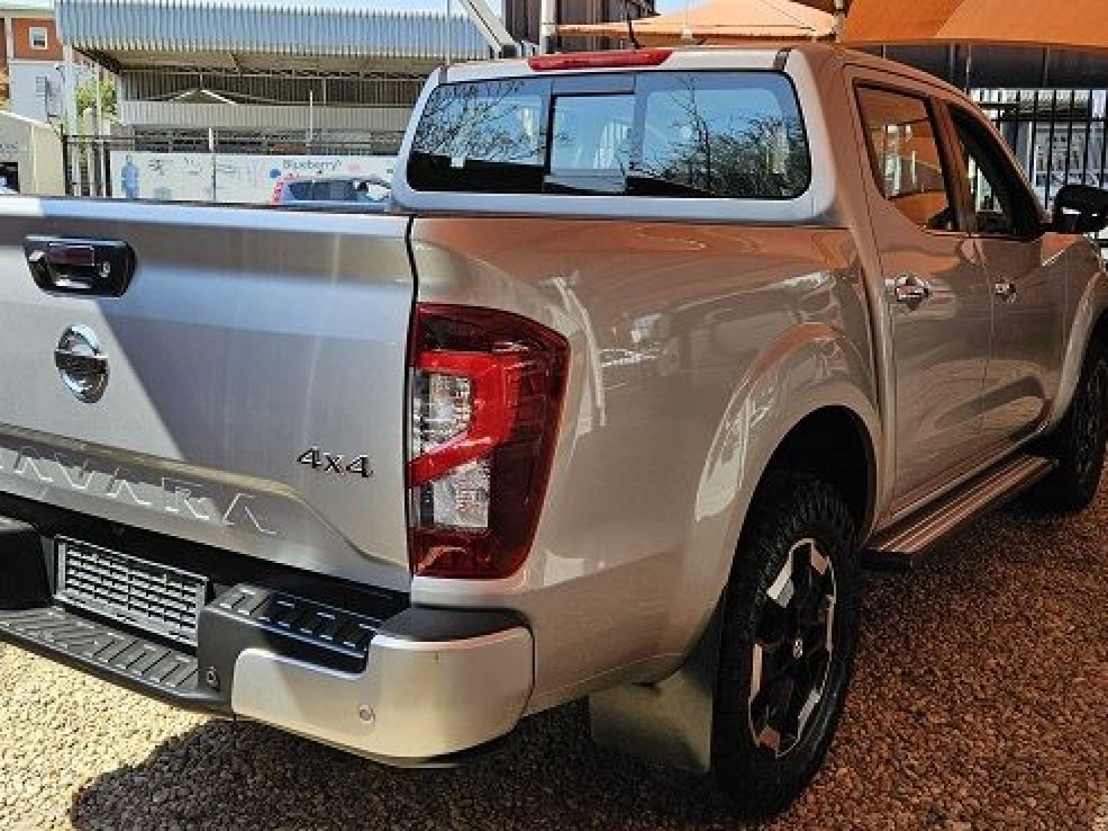 2023 Nissan Navara DDTi LE Plus photo