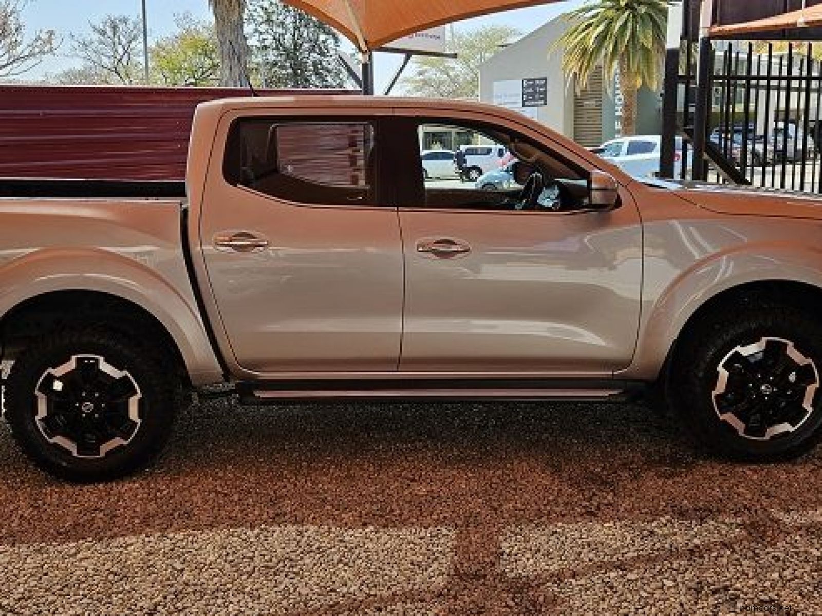 2023 Nissan Navara DDTi LE Plus photo