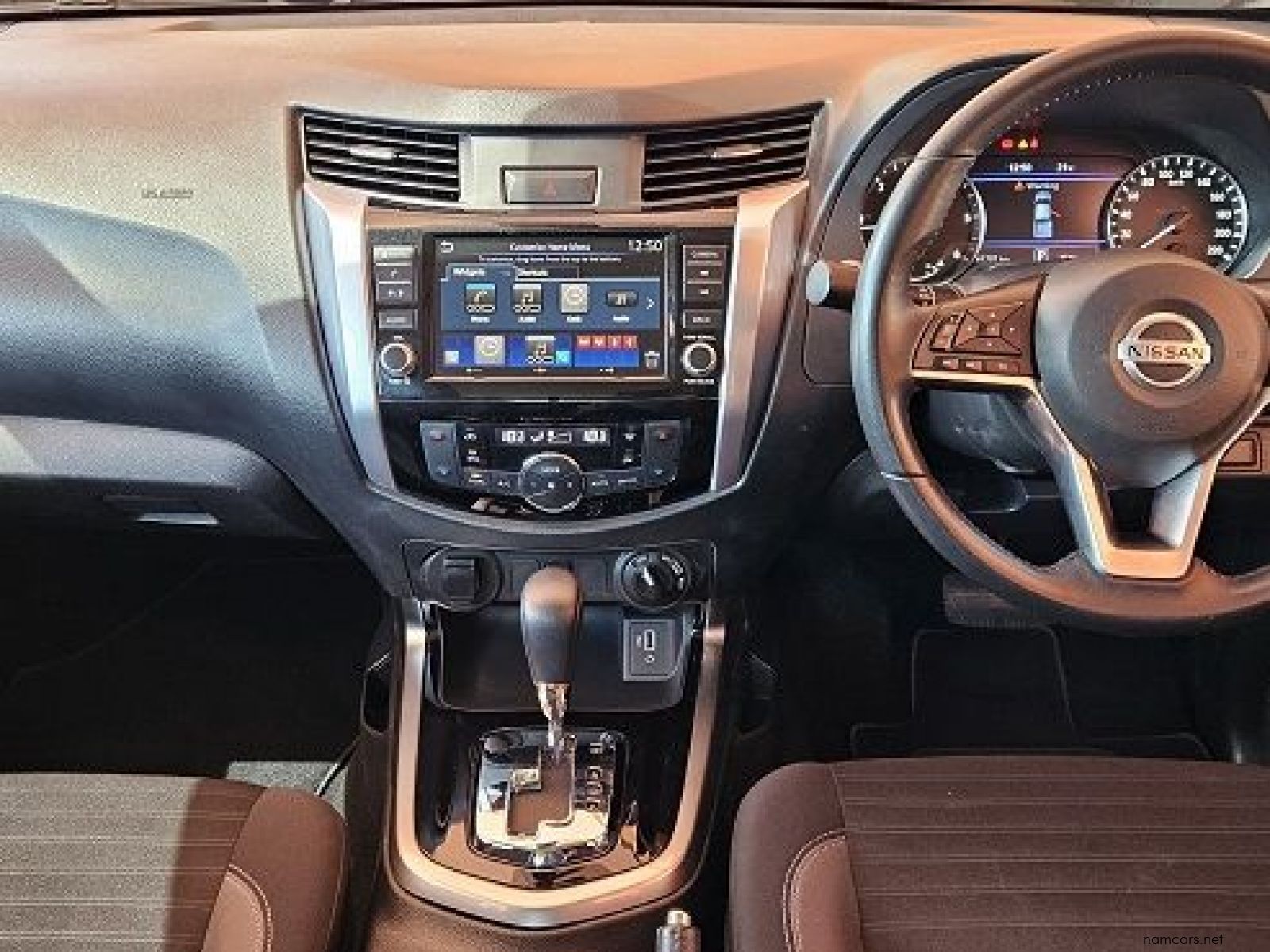 2023 Nissan Navara DDTi LE Plus photo