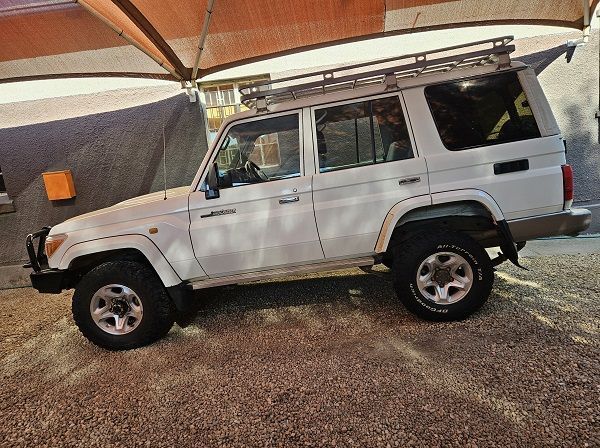 2010 Toyota Landcruiser 4.2 LX pictures