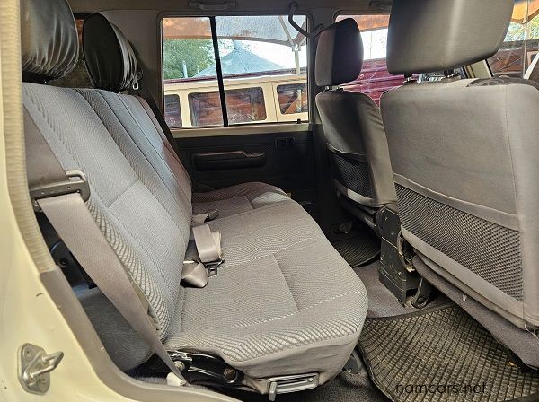 2010 Toyota Landcruiser 4.2 LX pictures