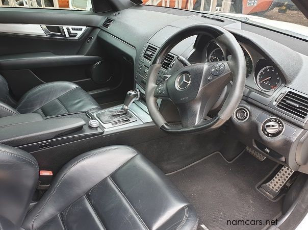 2010 Mercedes-Benz C63 AMG pictures