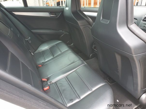 2010 Mercedes-Benz C63 AMG pictures