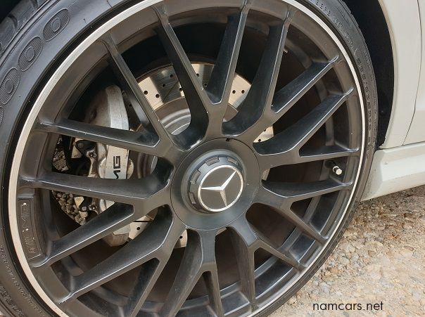 2010 Mercedes-Benz C63 AMG pictures