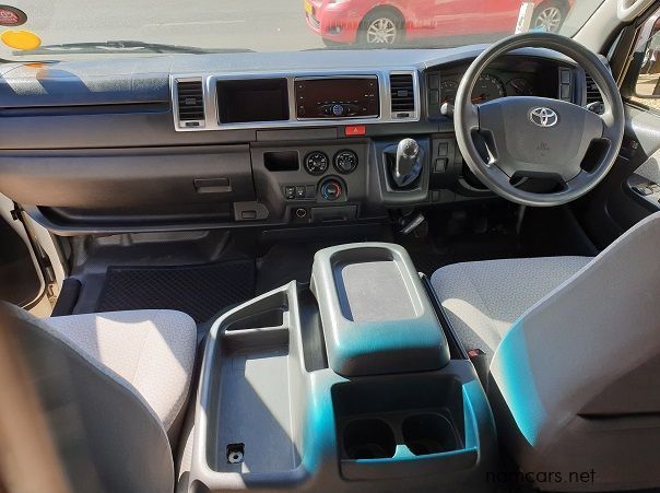 2015 Toyota Quantum GL 10 Seater pictures