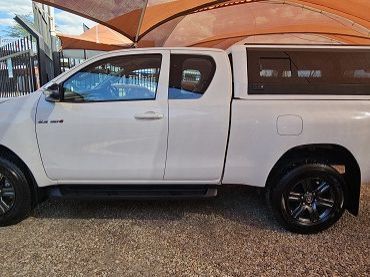 2025 Toyota Hilux Raider pictures