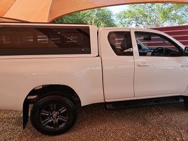 2025 Toyota Hilux Raider pictures