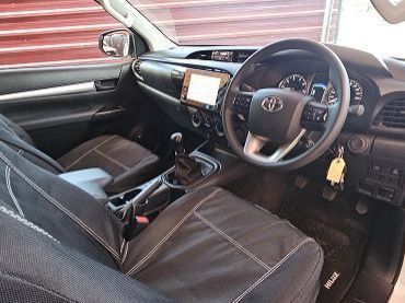 2025 Toyota Hilux Raider pictures