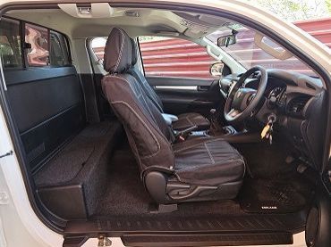 2025 Toyota Hilux Raider pictures