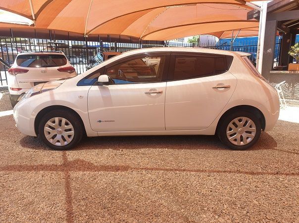 2014 Nissan Leaf Zero Emission pictures