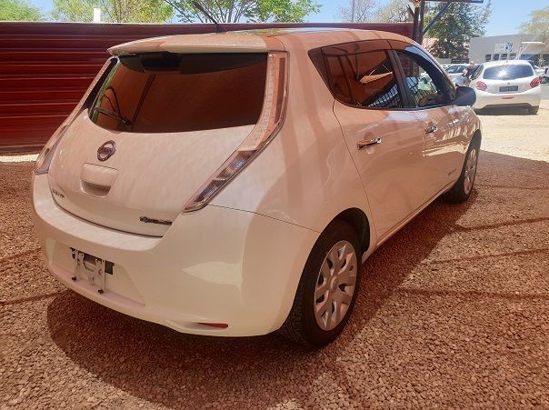 2014 Nissan Leaf Zero Emission pictures