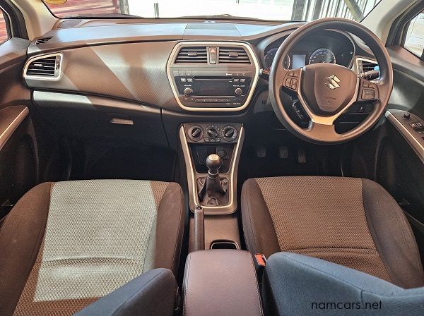 2014 Suzuki SX4 GLX pictures