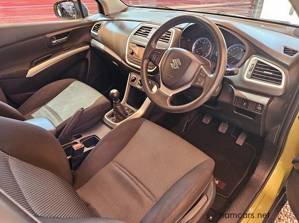 2014 Suzuki SX4 GLX pictures