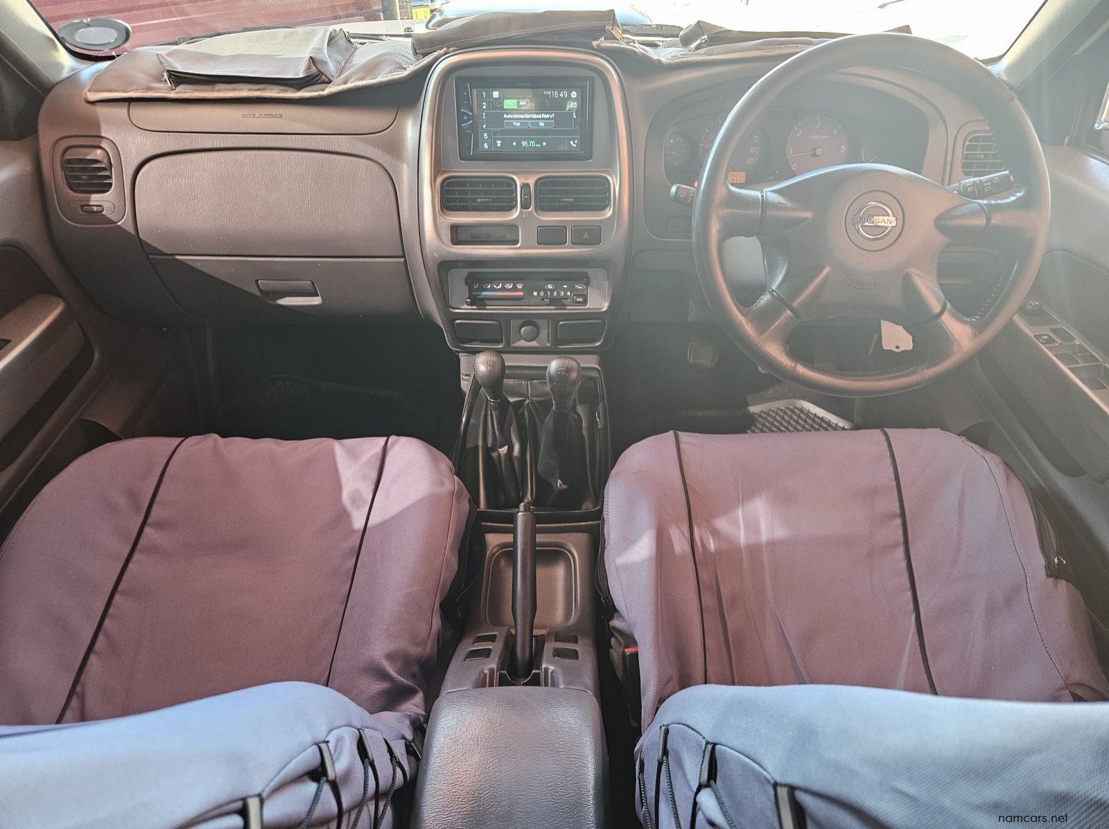 2016 Nissan NP300 2.5 TDI 4x4 pictures