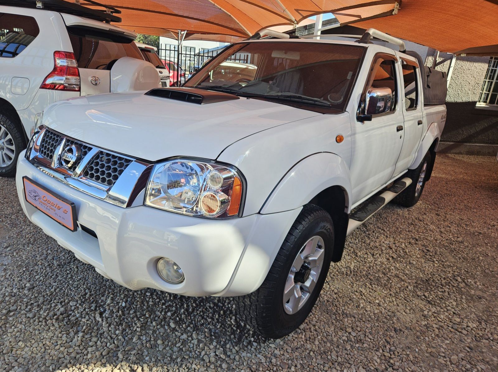 2016 Nissan NP300 2.5 TDI 4x4 pictures