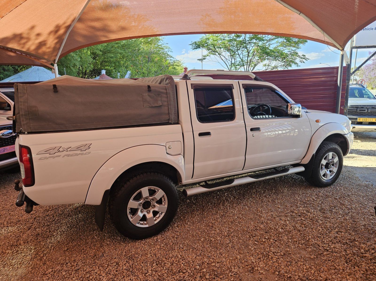 2016 Nissan NP300 2.5 TDI 4x4 pictures