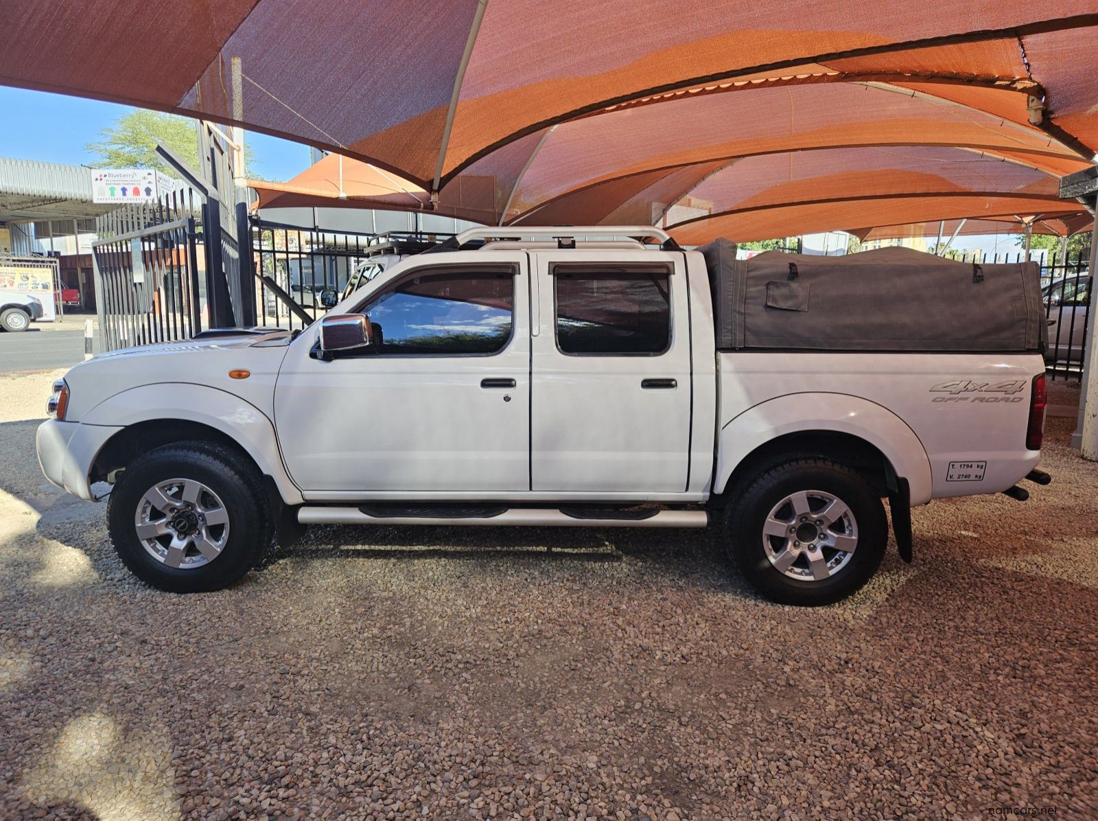 2016 Nissan NP300 2.5 TDI 4x4 pictures