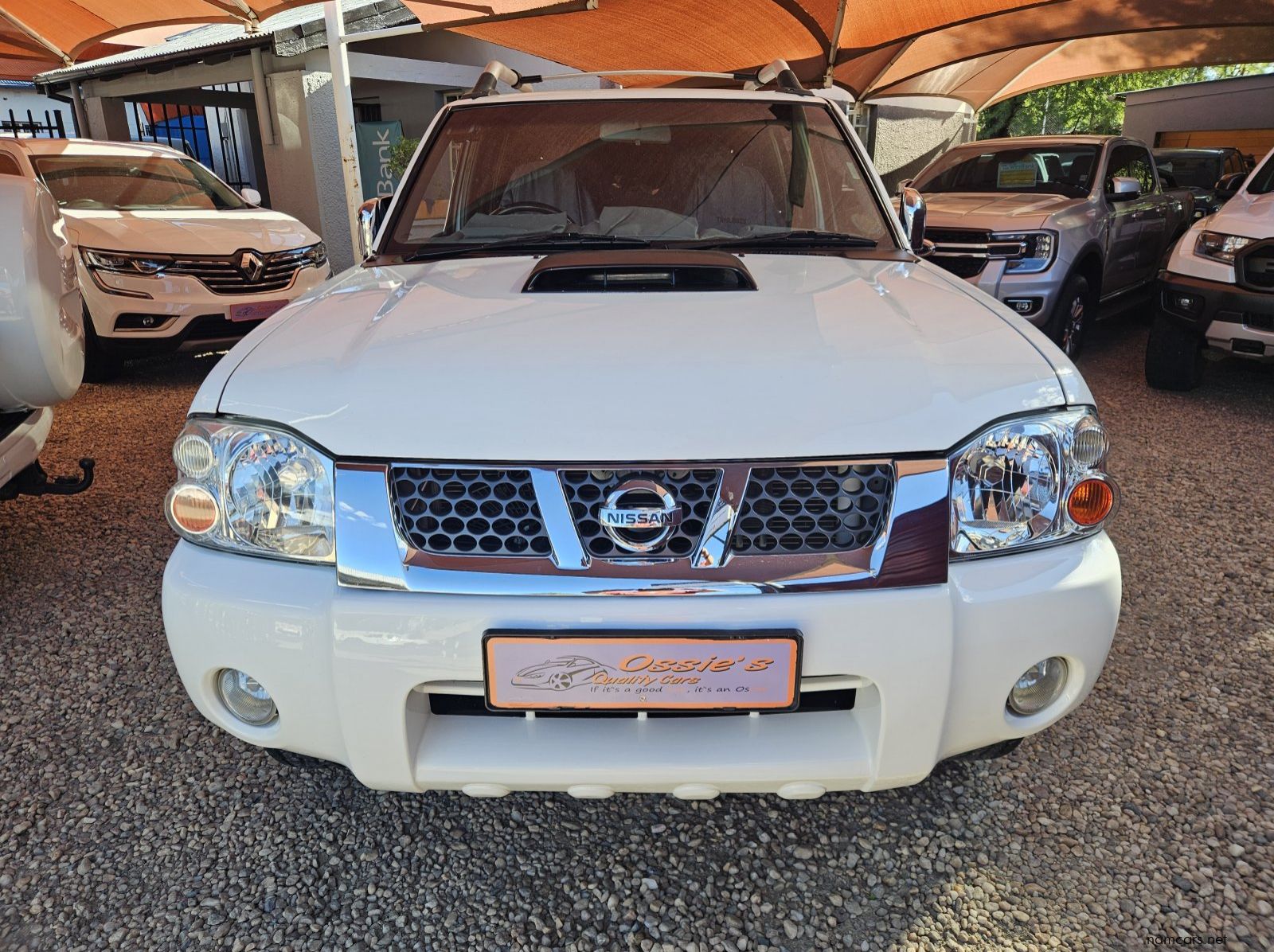 2016 Nissan NP300 2.5 TDI 4x4 pictures