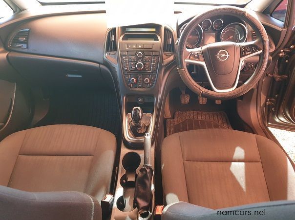 2011 Opel Astra 1.6 Essentia pictures