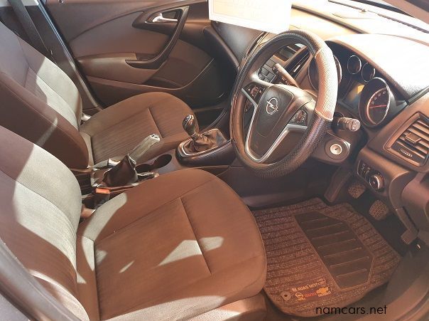 2011 Opel Astra 1.6 Essentia pictures