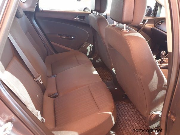 2011 Opel Astra 1.6 Essentia pictures