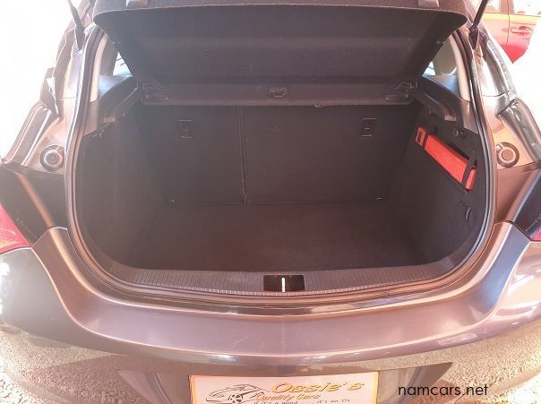 2011 Opel Astra 1.6 Essentia pictures