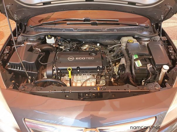 2011 Opel Astra 1.6 Essentia pictures