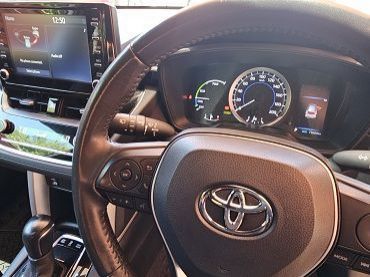 2023 Toyota Corolla Cross XS Hybrid pictures