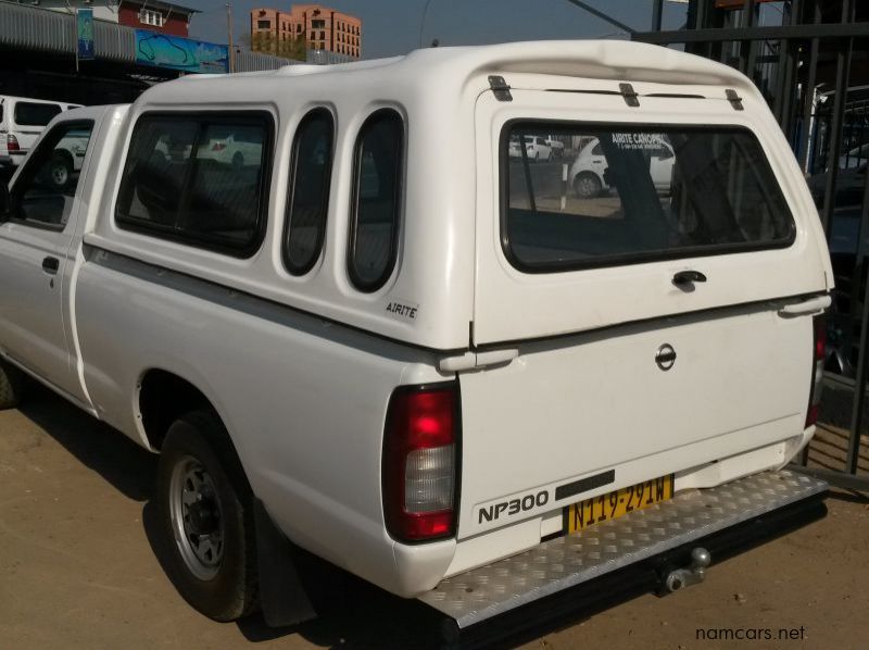 2012 Nissan NP300 pictures