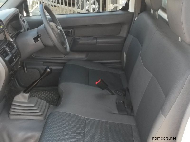 2012 Nissan NP300 pictures