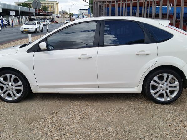2009 Ford Focus pictures