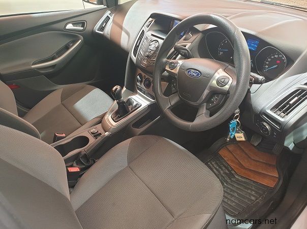 2012 Ford Focus 1.6i Trend pictures