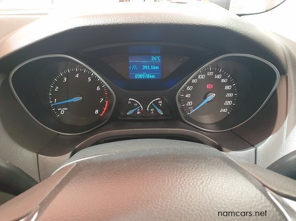 2012 Ford Focus 1.6i Trend pictures