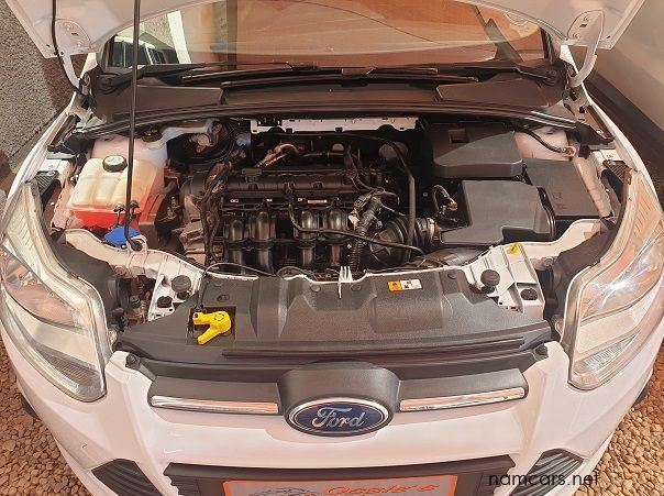 2012 Ford Focus 1.6i Trend pictures