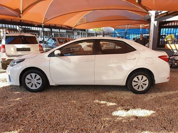 2017 Toyota Corolla 1.6i Esteem pictures