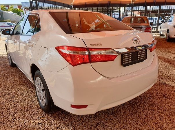 2017 Toyota Corolla 1.6i Esteem pictures