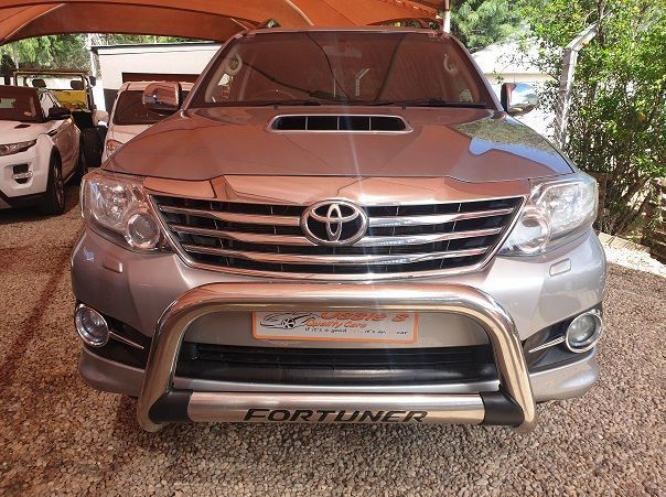 2015 Toyota Fortuner 3.0 D4D A/T 4x4 pictures