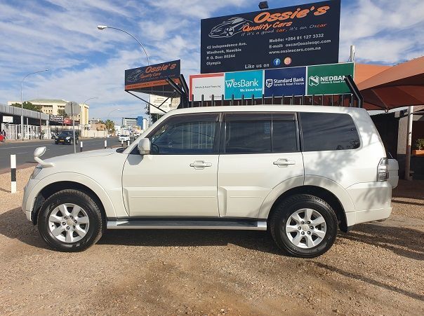 2012 Mitsubishi Pajero 3.0 V6 Exceed pictures