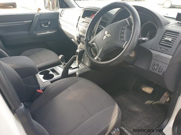 2012 Mitsubishi Pajero 3.0 V6 Exceed pictures