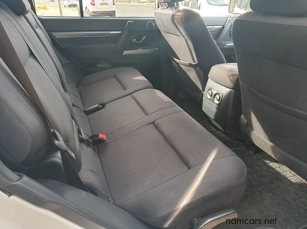 2012 Mitsubishi Pajero 3.0 V6 Exceed pictures