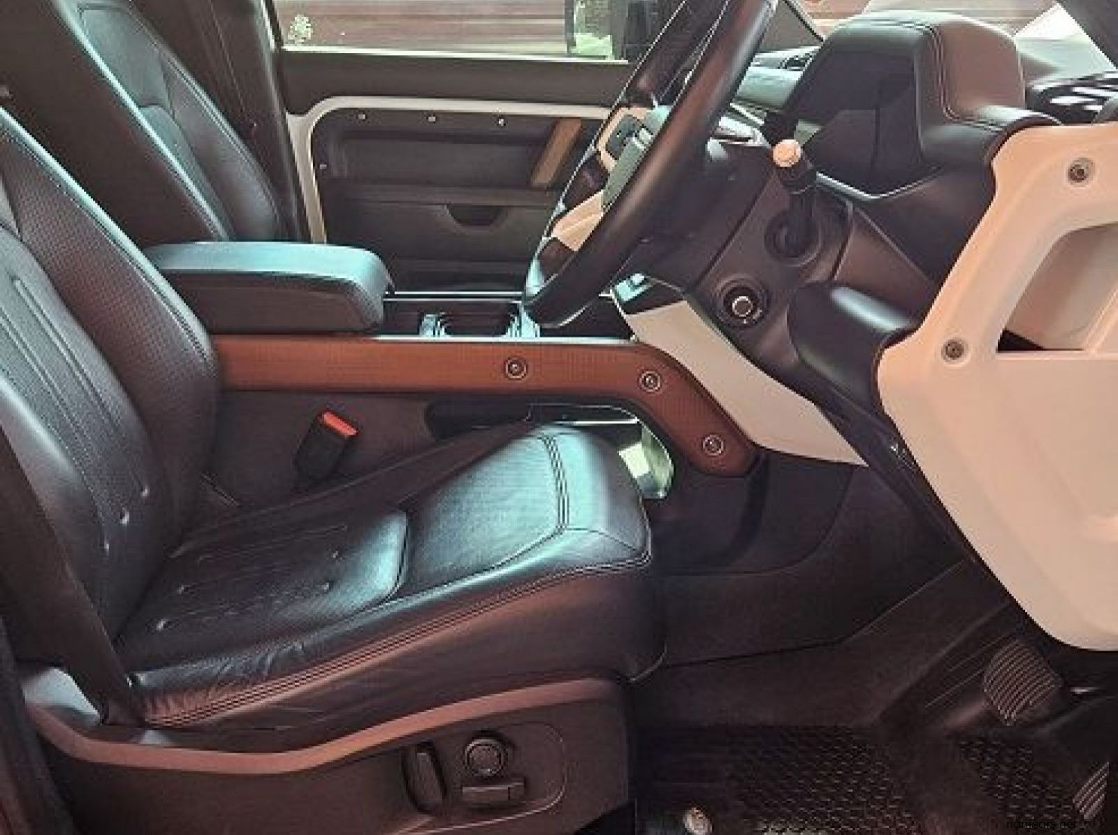 2021 Land Rover Defender 110 P400 HSE (294kw) pictures