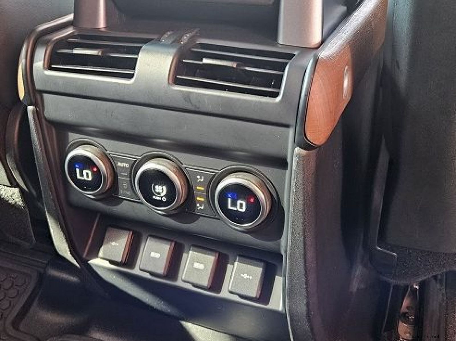 2021 Land Rover Defender 110 P400 HSE (294kw) pictures