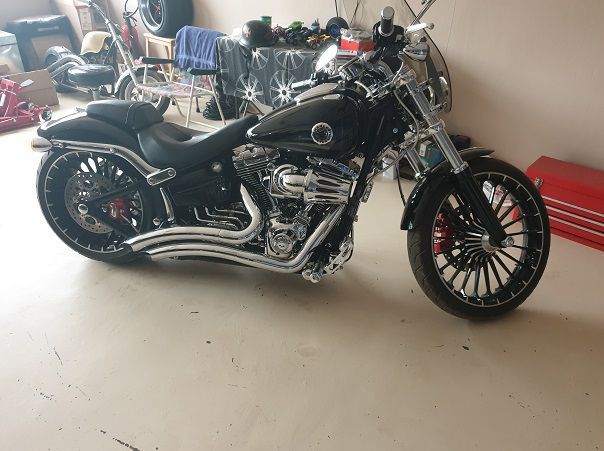 2017 Harley-Davidson 103 Breakout pictures