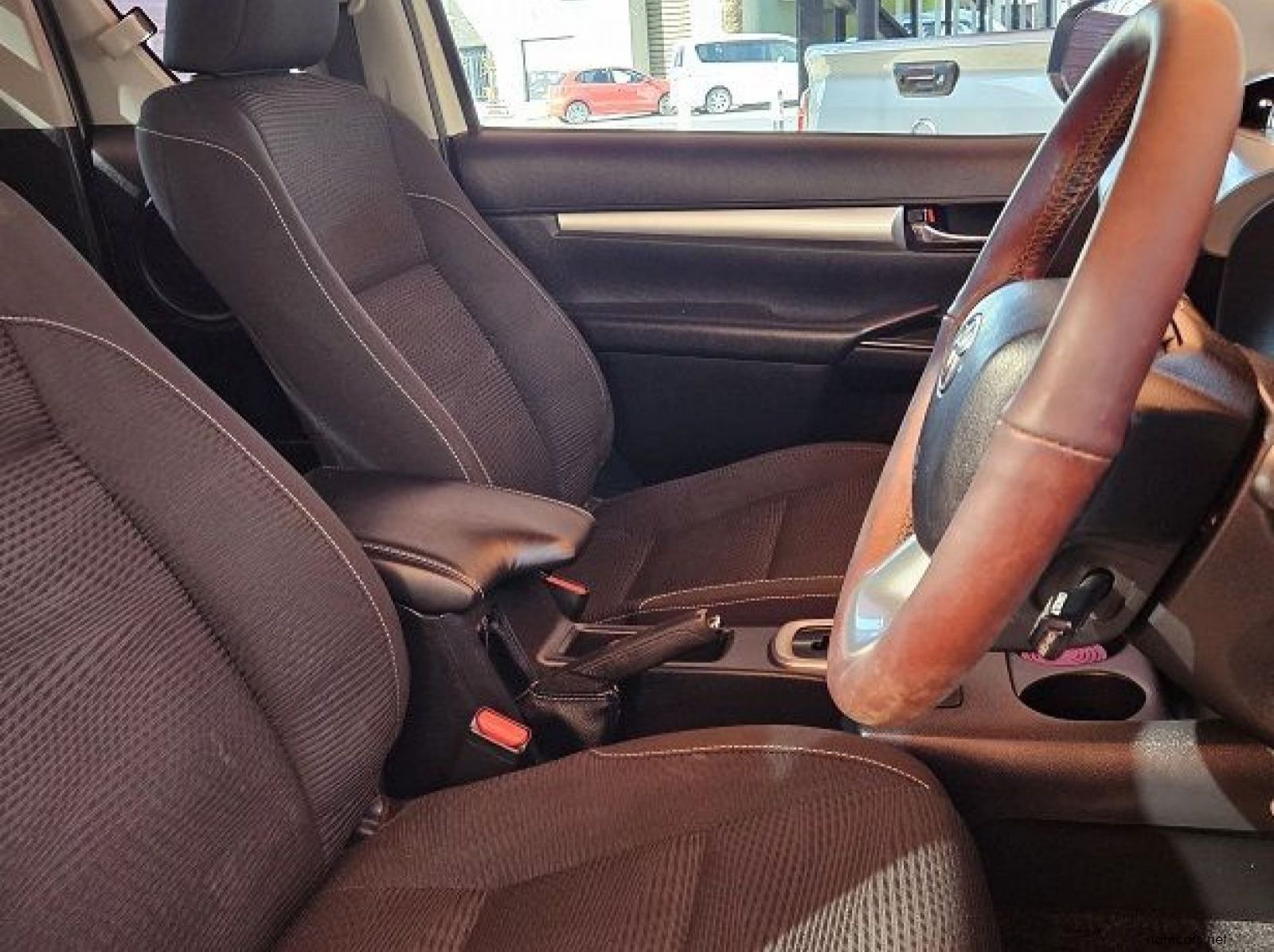 2018 Toyota Hilux Raider GD-6 pictures