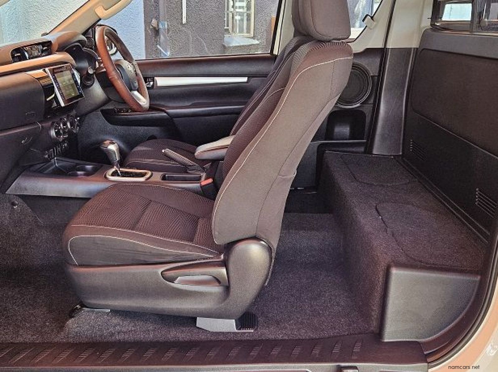 2018 Toyota Hilux Raider GD-6 pictures